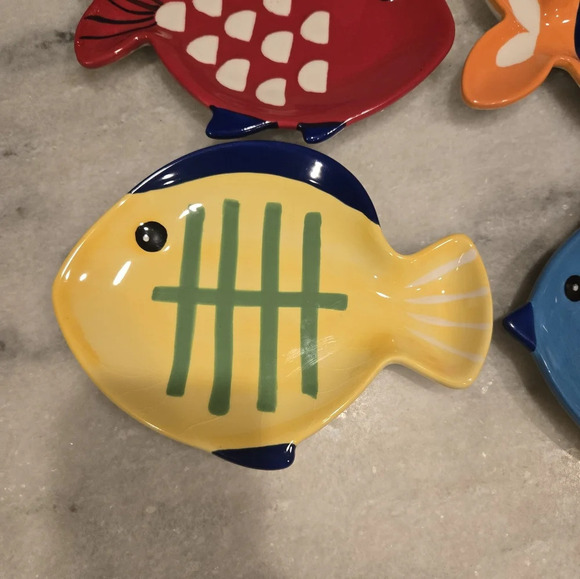 Colorful fish plates Boston warehouse (4) - Picture 3 of 12